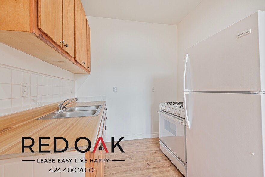 Building Photo - 5757 Franklin Ave