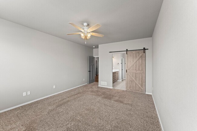 Building Photo - Beautifully Updated 4-Bedroom Home with Op...