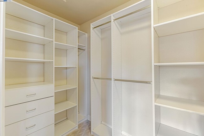 Building Photo - Luxury Living in The Bridges Golf Course C...