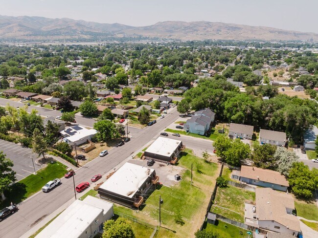 Building Photo - Poplar