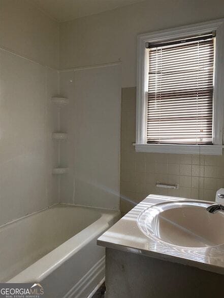 Building Photo - 202 Academy St