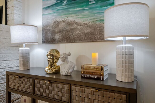 Building Photo - 4989 Randlett Dr