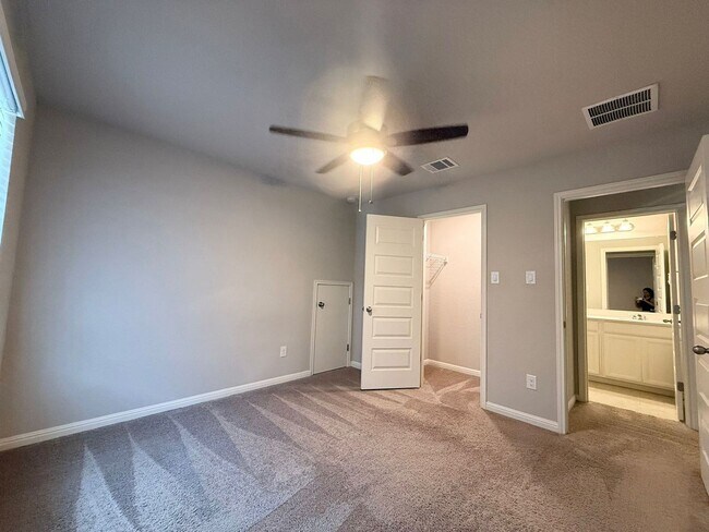 Building Photo - 12930 Lilly Pass