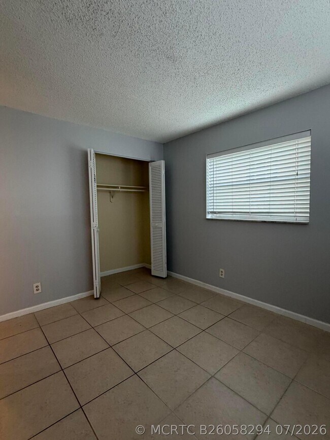 Building Photo - 9915 SW Sandalfoot Blvd
