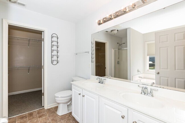 Building Photo - Beautiful 3-Bedroom Single Family Home wit...