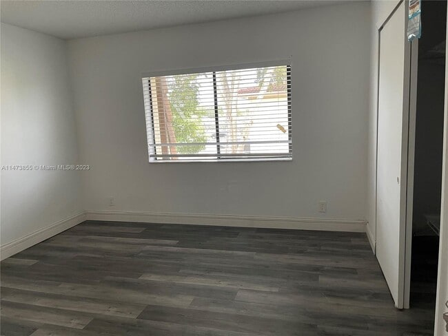 Building Photo - 11586 Royal Palm Blvd