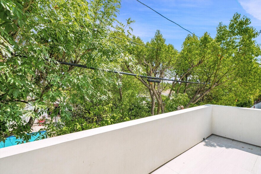 Building Photo - 5022 Cahuenga Blvd