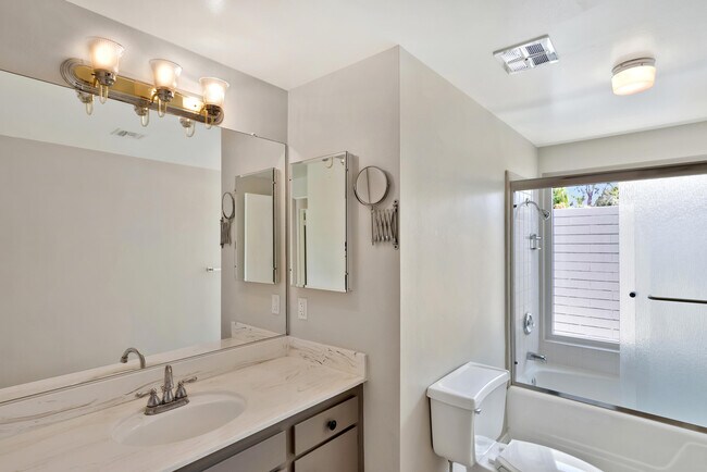 Building Photo - 72896 Tamarisk St