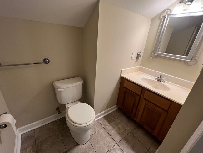 Building Photo - 123 Forest Green Dr