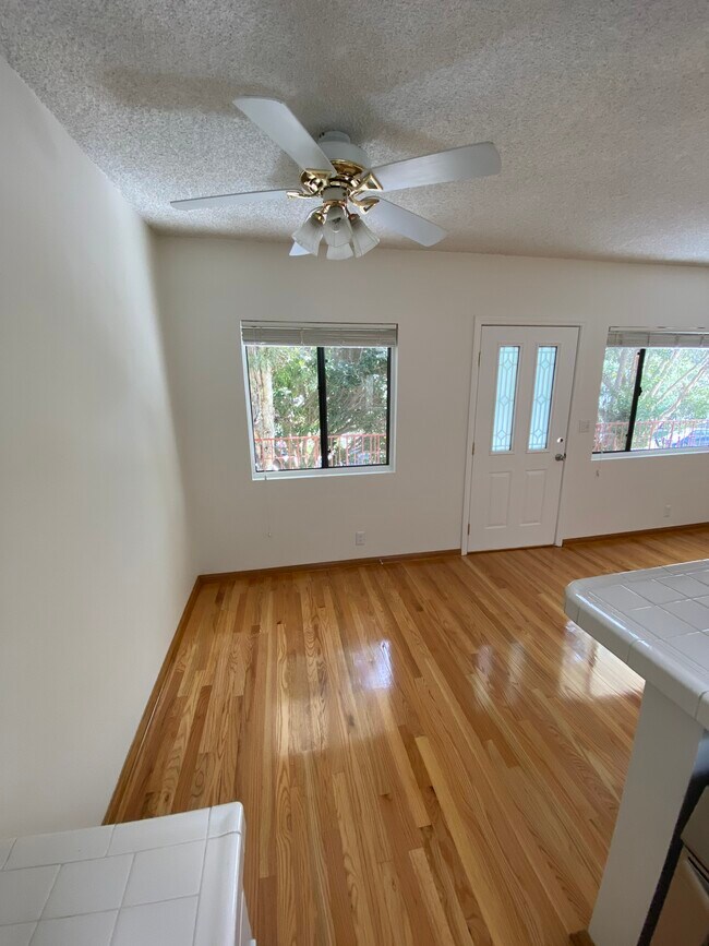 Dining area - 1739 Washington Way