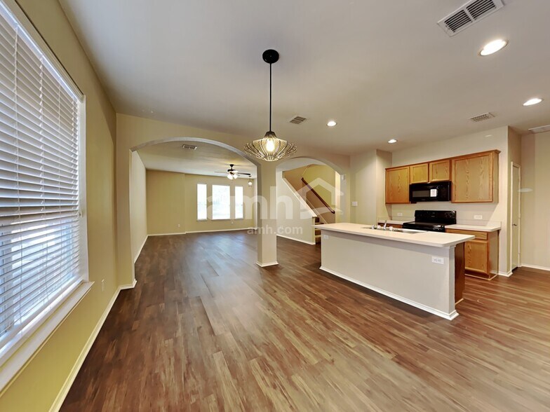 Building Photo - 912 Jamie Dr