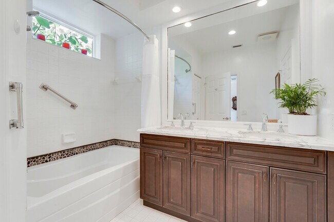 Building Photo - 13810 Cross Pointe Ct