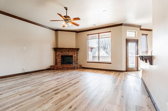 Building Photo - 4 Bed 3 Bath in Edmond!