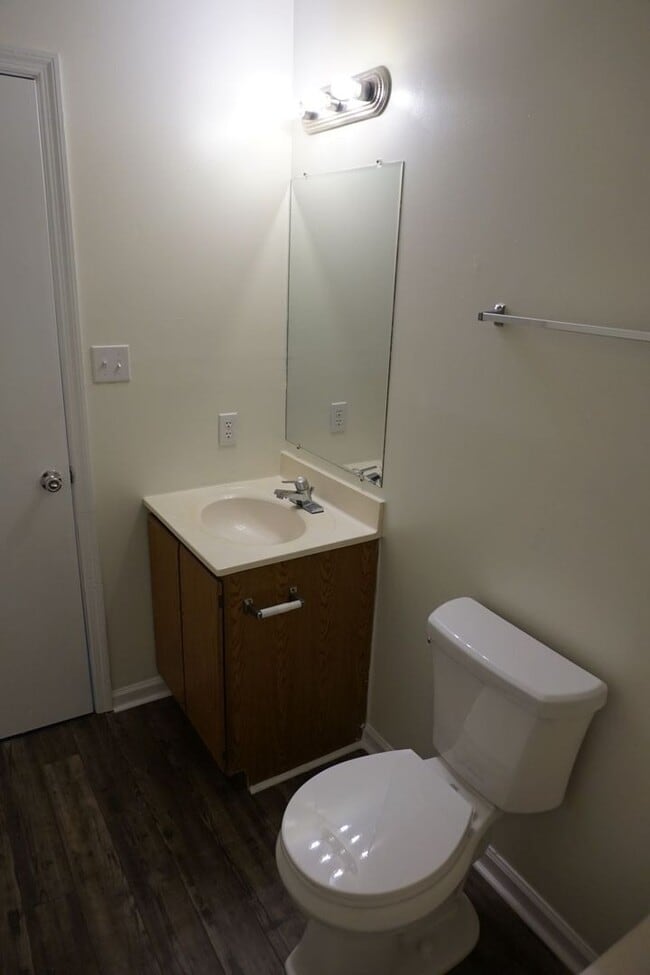 Building Photo - Cozy Two Bedroom 2 Full Bathroom Duplex!