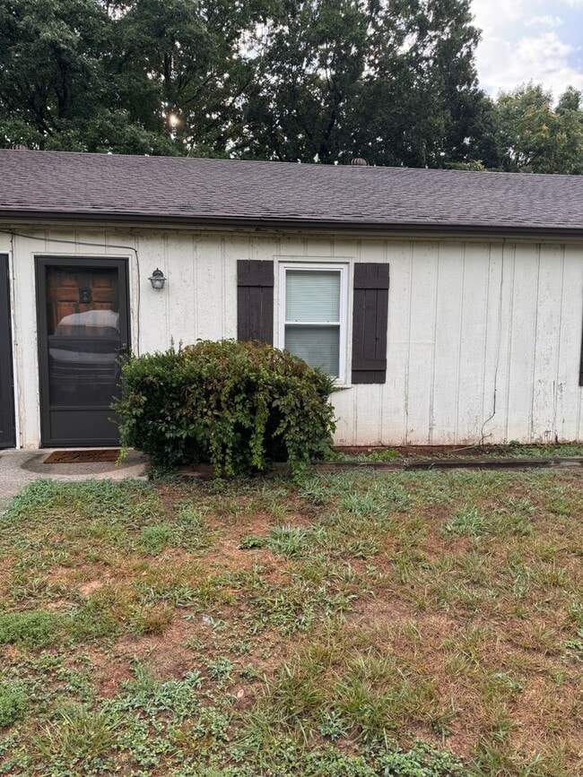 Building Photo - 176 Deer Creek Dr