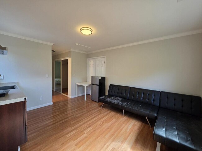 Building Photo - 2455 Fallingtree Dr