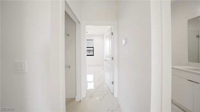 Building Photo - 121 Ichabod Ave