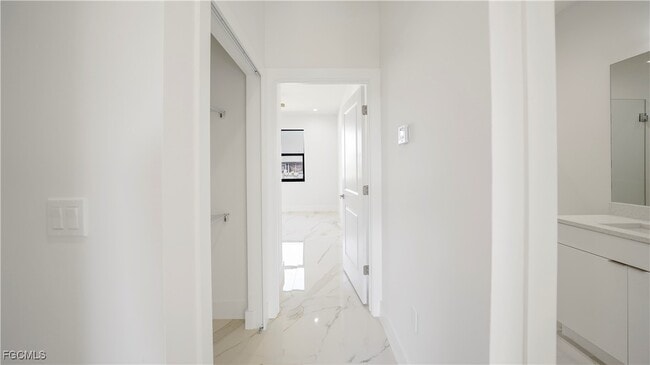 Building Photo - 123 Ichabod Ave