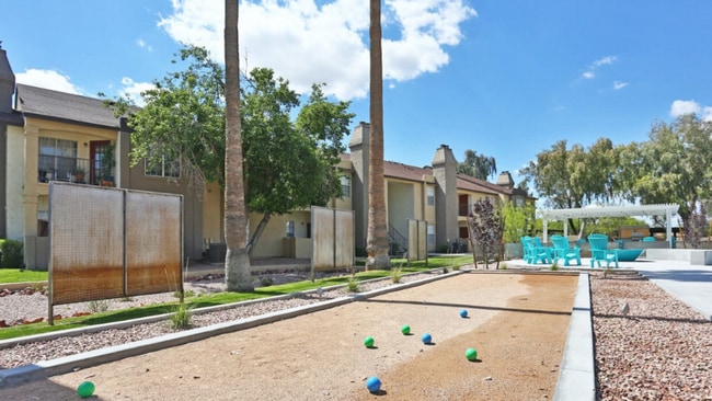 Building Photo - 250 S Elizabeth Way