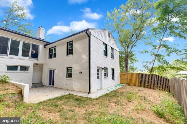 Building Photo - 3009 S Hill St