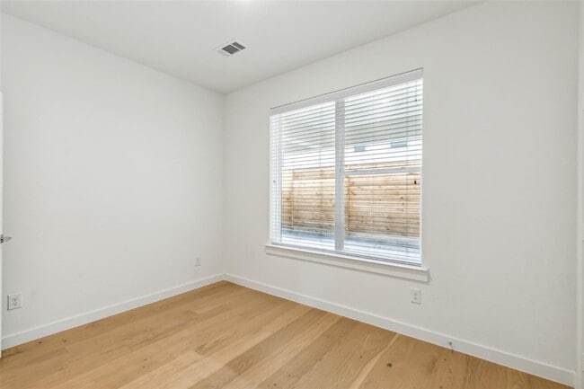 Building Photo - 6144 Oram St