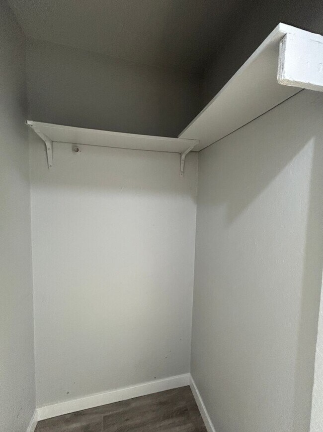 Building Photo - Brand New Remodel, 2 Bedroom, 2 Bathroom, ...