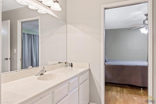 Building Photo - 1 br, 1 bath Condo - 8000 Kroll Way Apt 25