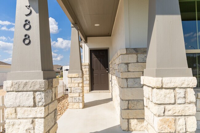 Building Photo - 388 Glocken Ln