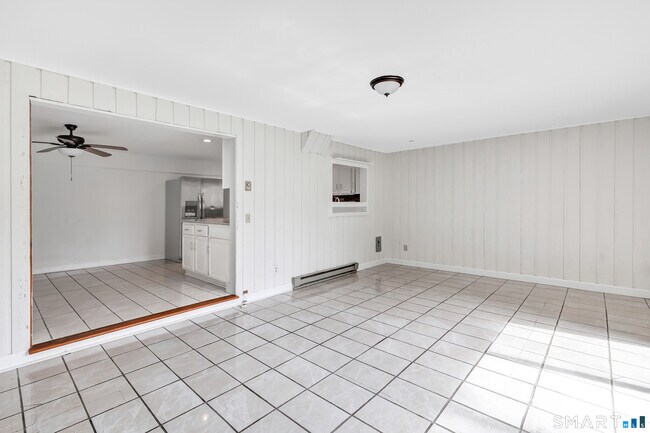 Building Photo - 7 Richards Ln