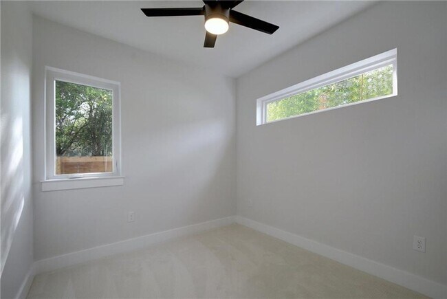 Building Photo - East Austin 2 Bed 2 Bath
