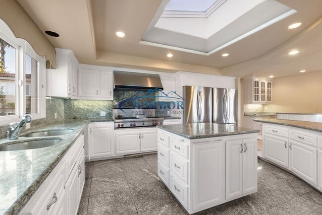 Building Photo - 1504 Vía Margarita