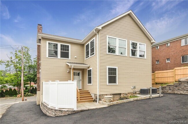 Building Photo - 304 Battle Ave