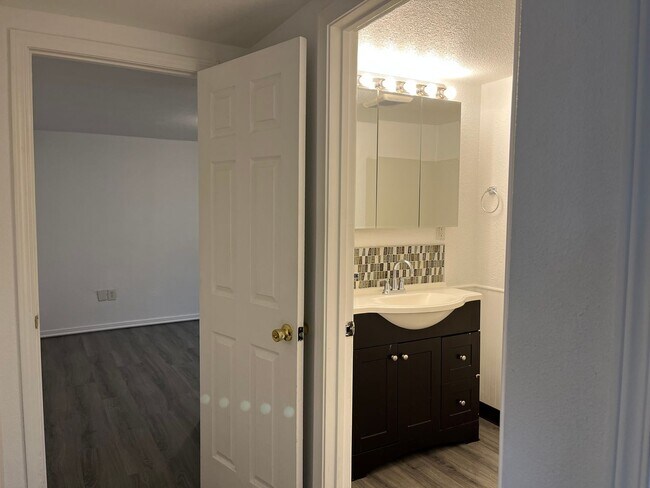 Building Photo - 138 N Klevin St