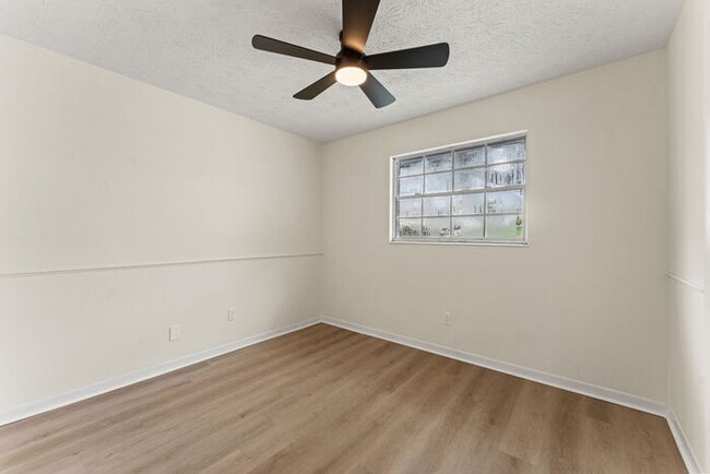Building Photo - Orange Park 4 Bedroom Home With Upgraded Features Throughout