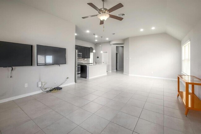 Building Photo - 3916 Joshs Cv