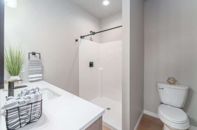 Building Photo - 517 Oxford Ave