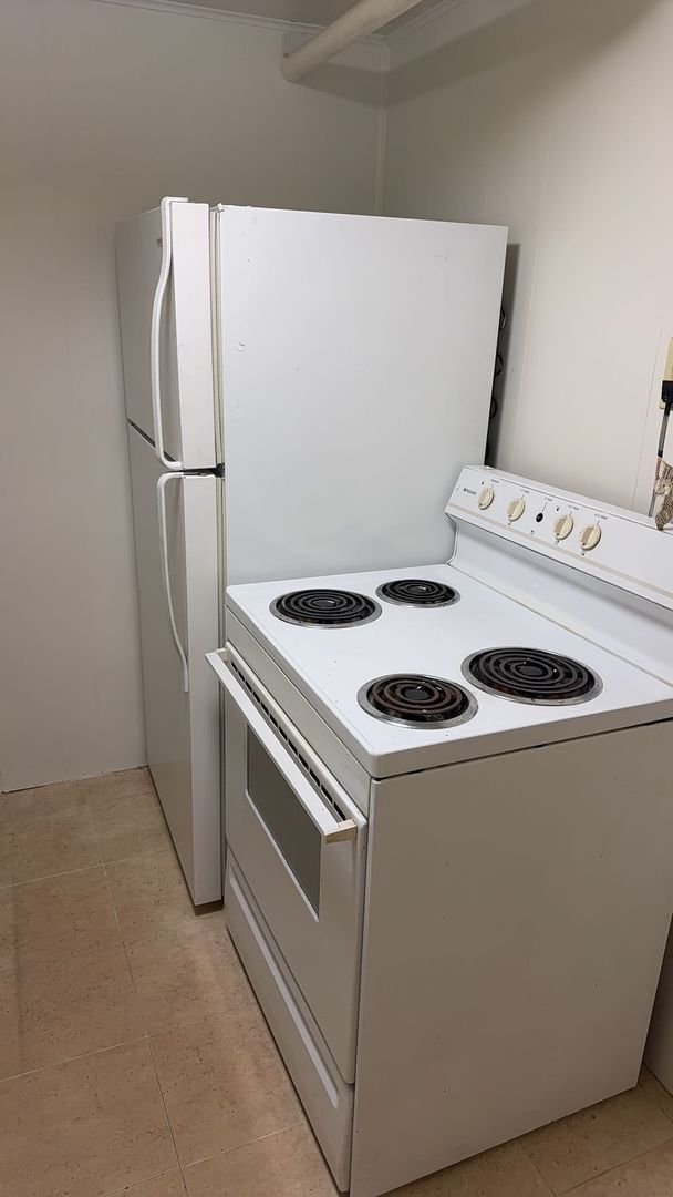 Building Photo - 480 E 400 N