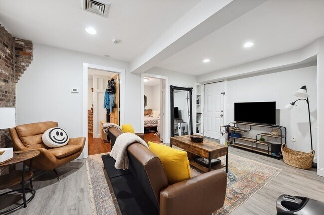 Building Photo - 12 Foster St