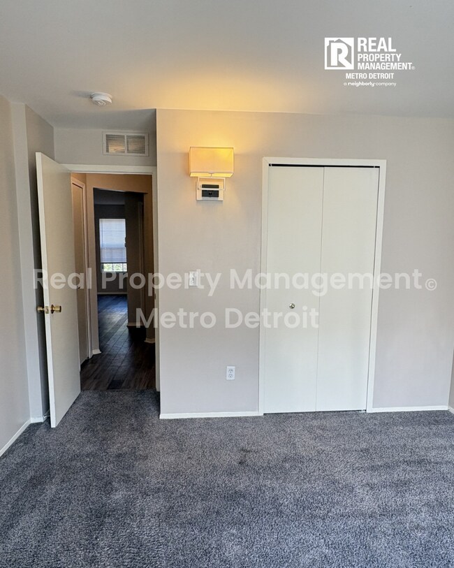 Building Photo - 23322 Poplar Dr