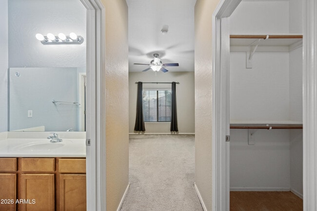 Building Photo - 2600 E Springfield Pl