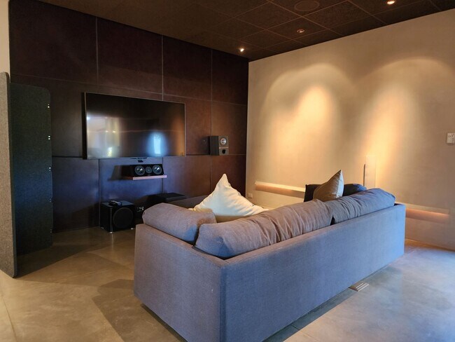 Building Photo - 875 Camino Francisca