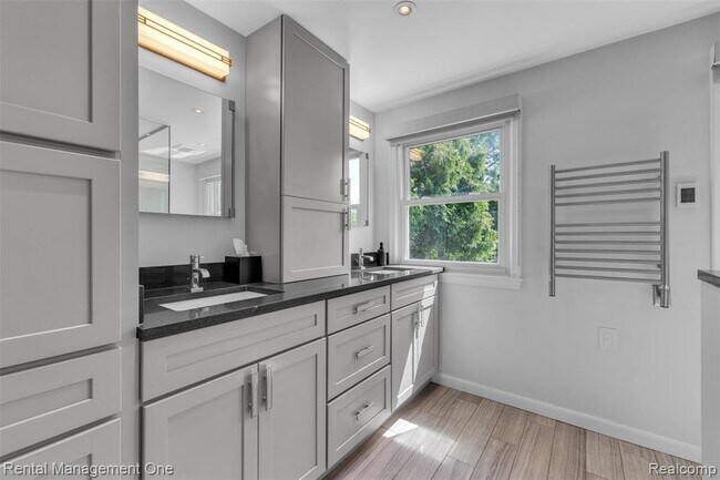 Building Photo - 3015 High Pointe Ct