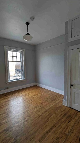 Building Photo - 346 S Rose St