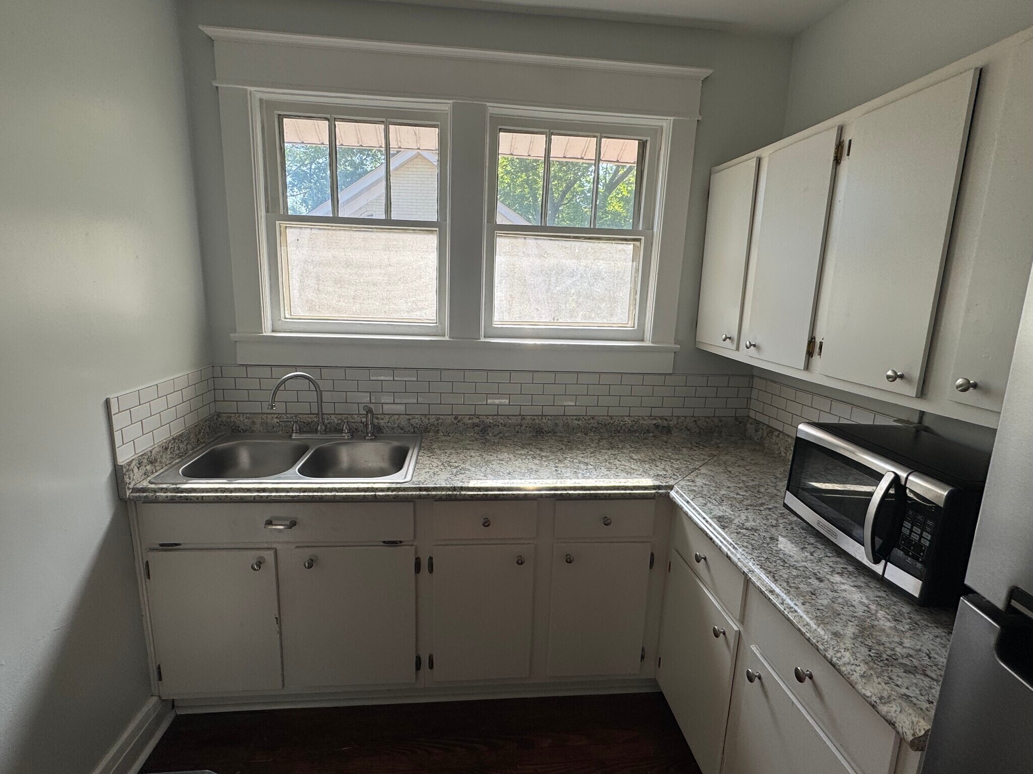 Building Photo - 1333 Castlewood Ave