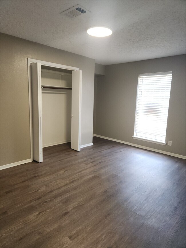 Building Photo - 23918 Beaverwood Dr