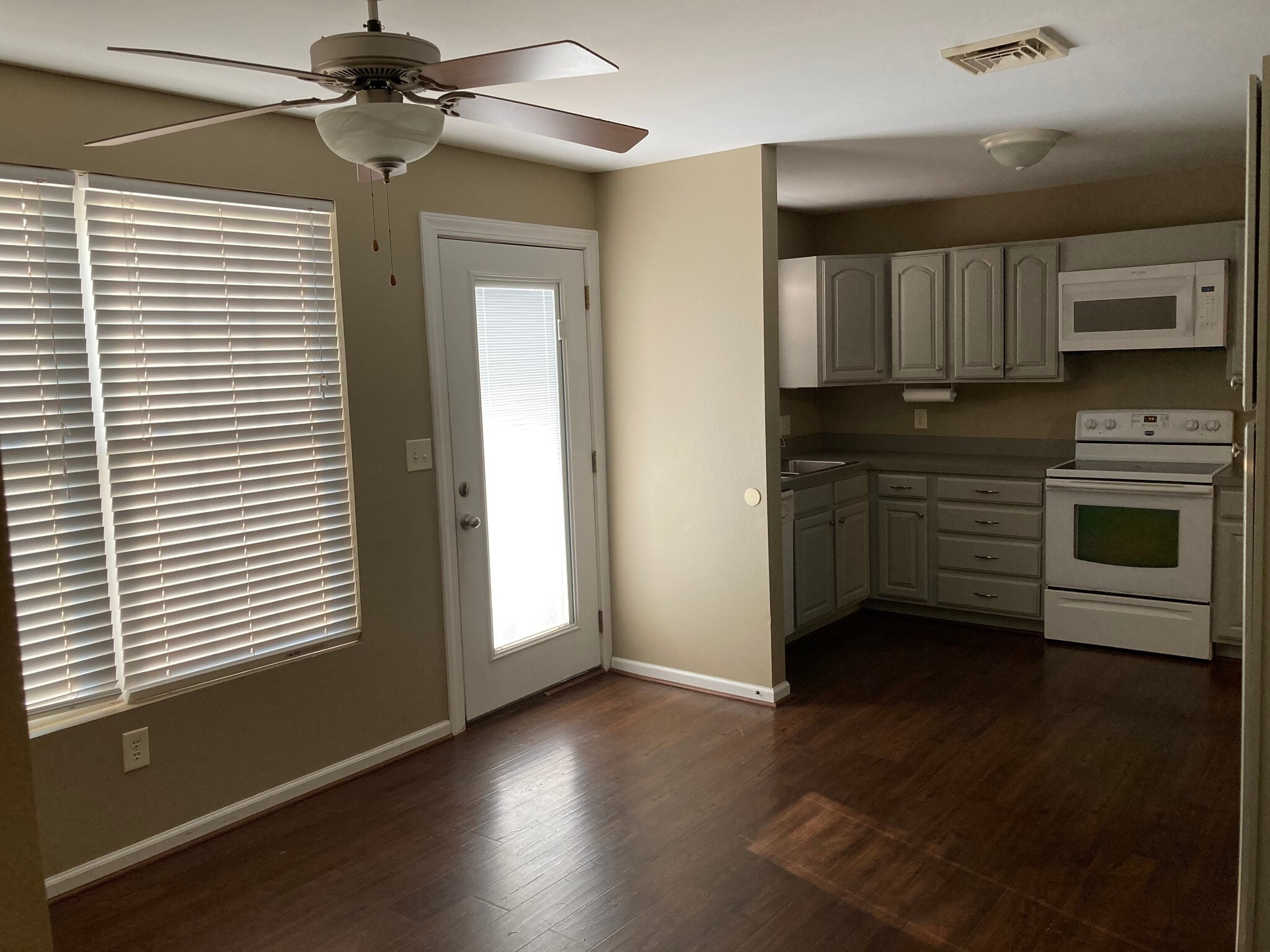 Dinning Area/Kitchen - 215 Bethel Church Rd