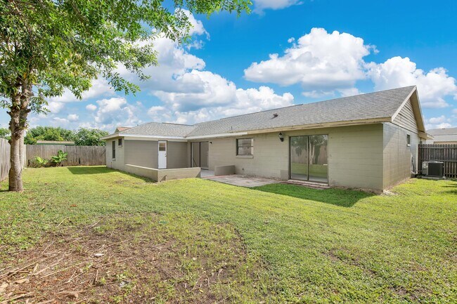 Building Photo - 398 Buttonwood Dr