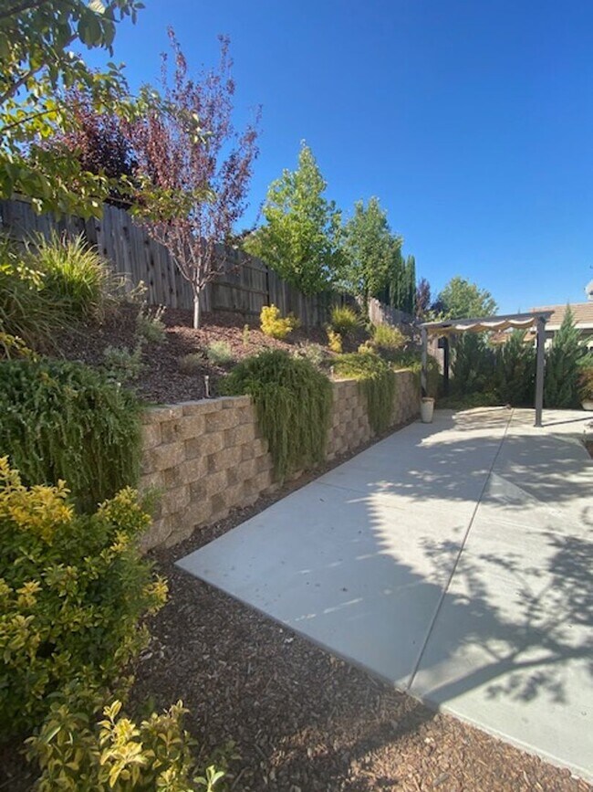 Building Photo - 2256 Ranch View Dr