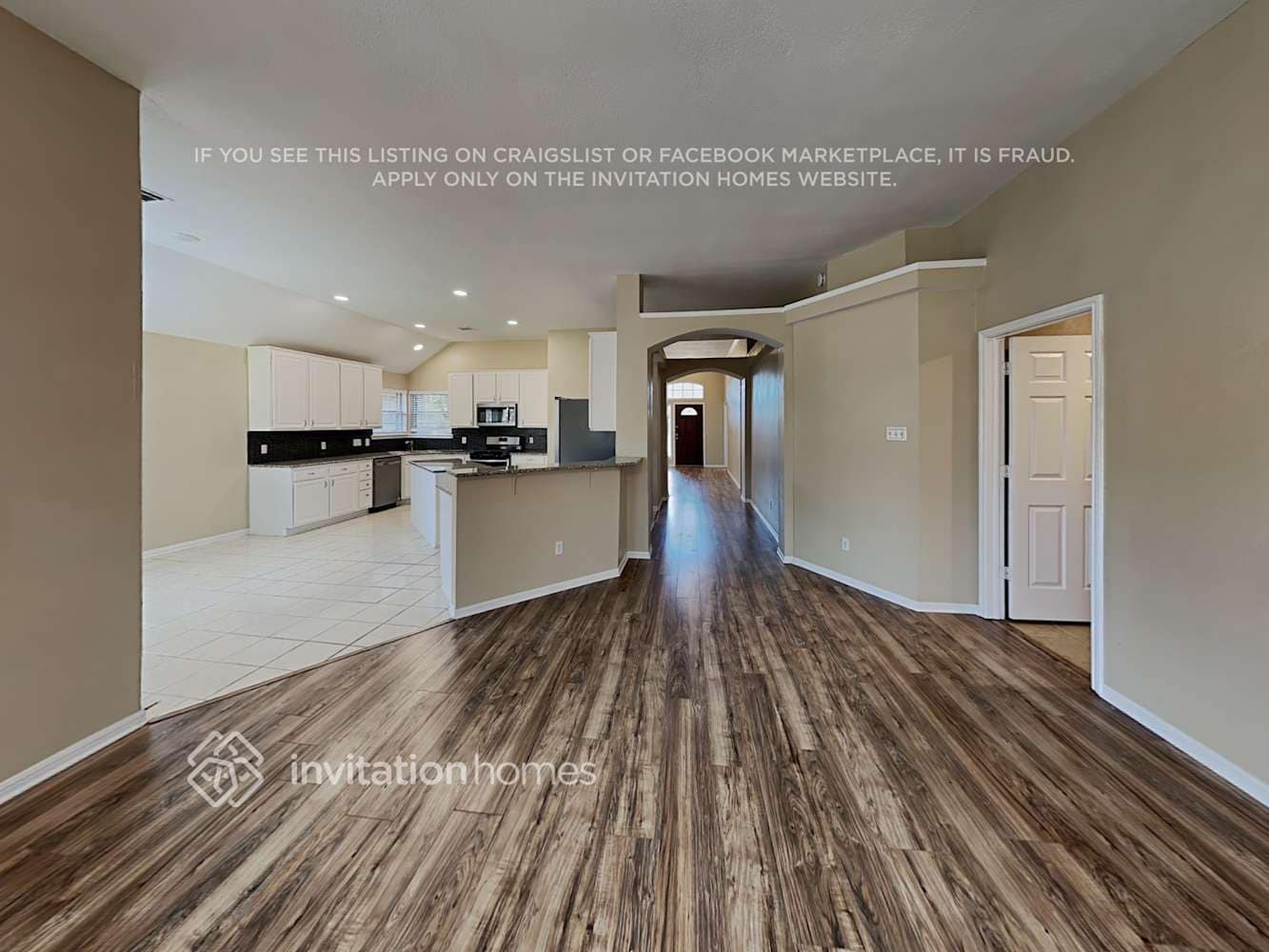 Building Photo - 1046 Essex Dr