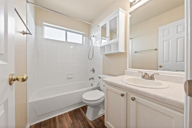 Building Photo - 210 Mesquite Cir